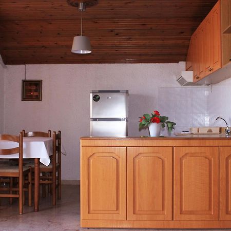 Kehagias Apartments Vrasná Екстериор снимка