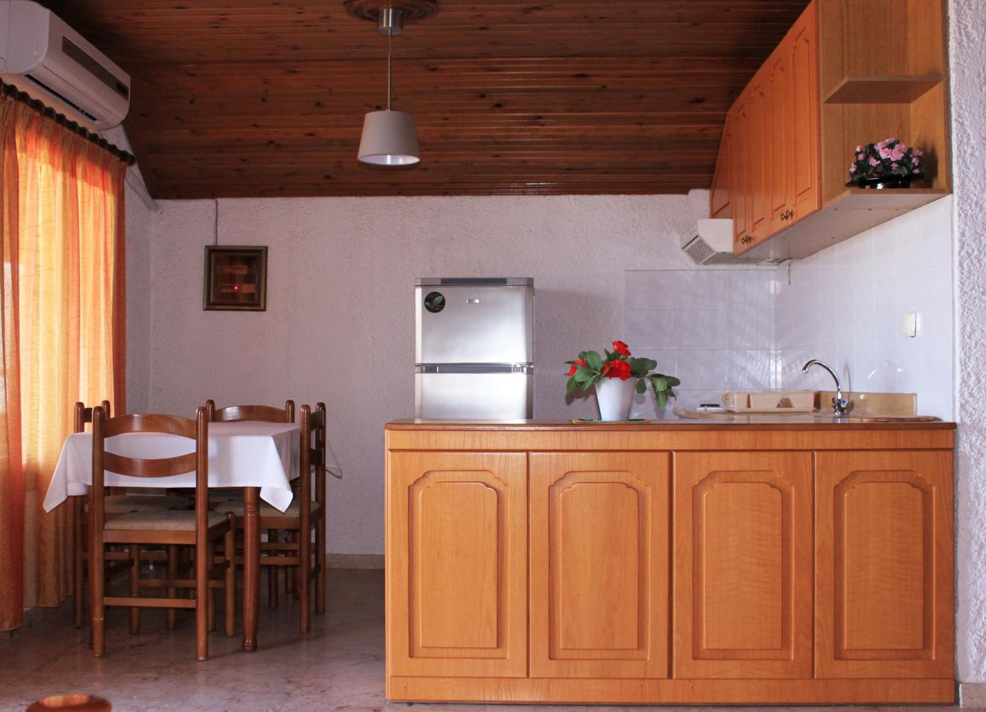 Kehagias Apartments Vrasná Екстериор снимка