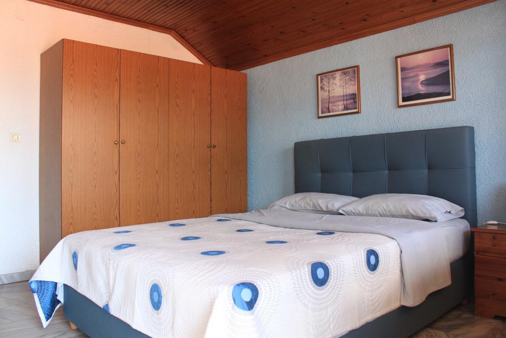 Kehagias Apartments Vrasná Екстериор снимка